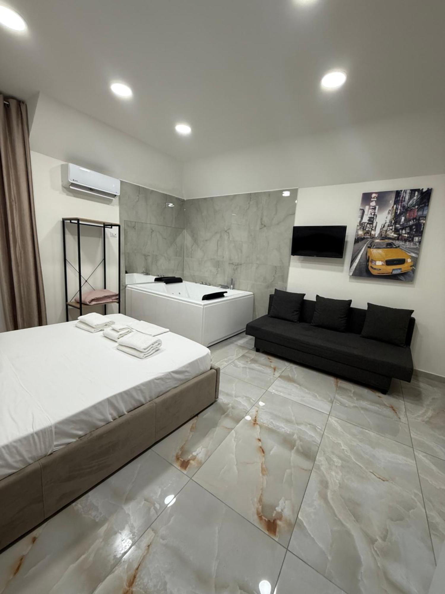 Caracciolo Suites 36 Neapol Zewnętrze zdjęcie